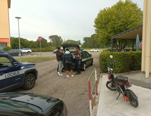 Cerea, controlli serali della polizia locale: sequestrato uno storditore elettrico e arrestato un 19enne per furto