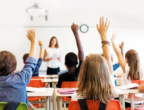 Scuola, da settembre 2025 cosa cambia: stop ai cellulari, condotta più pesante e Maturità rivista